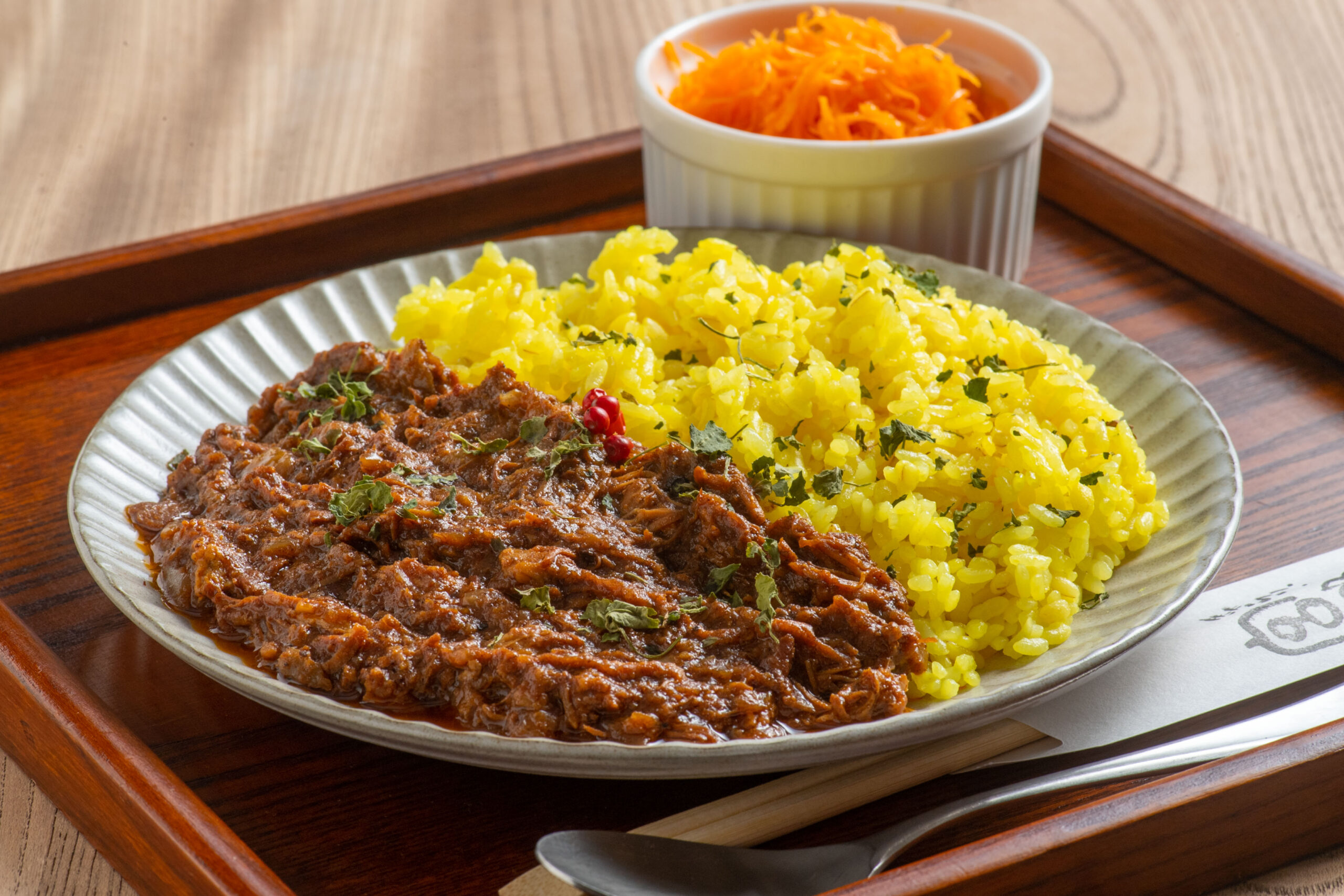 ゆるりと時間が流れる町家通りの古民家カフェでパキスタンカレーを味わう／ぎゃらりぃ宮郷